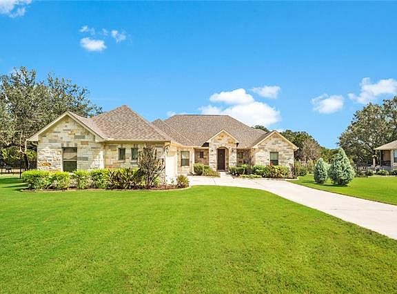 2nd image of 135 Quarry Lake Estates Dr
