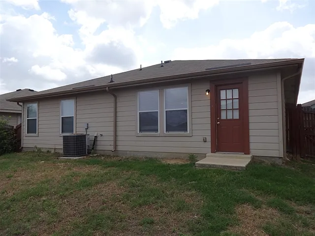 1409 Ashview Cir — Photo 14