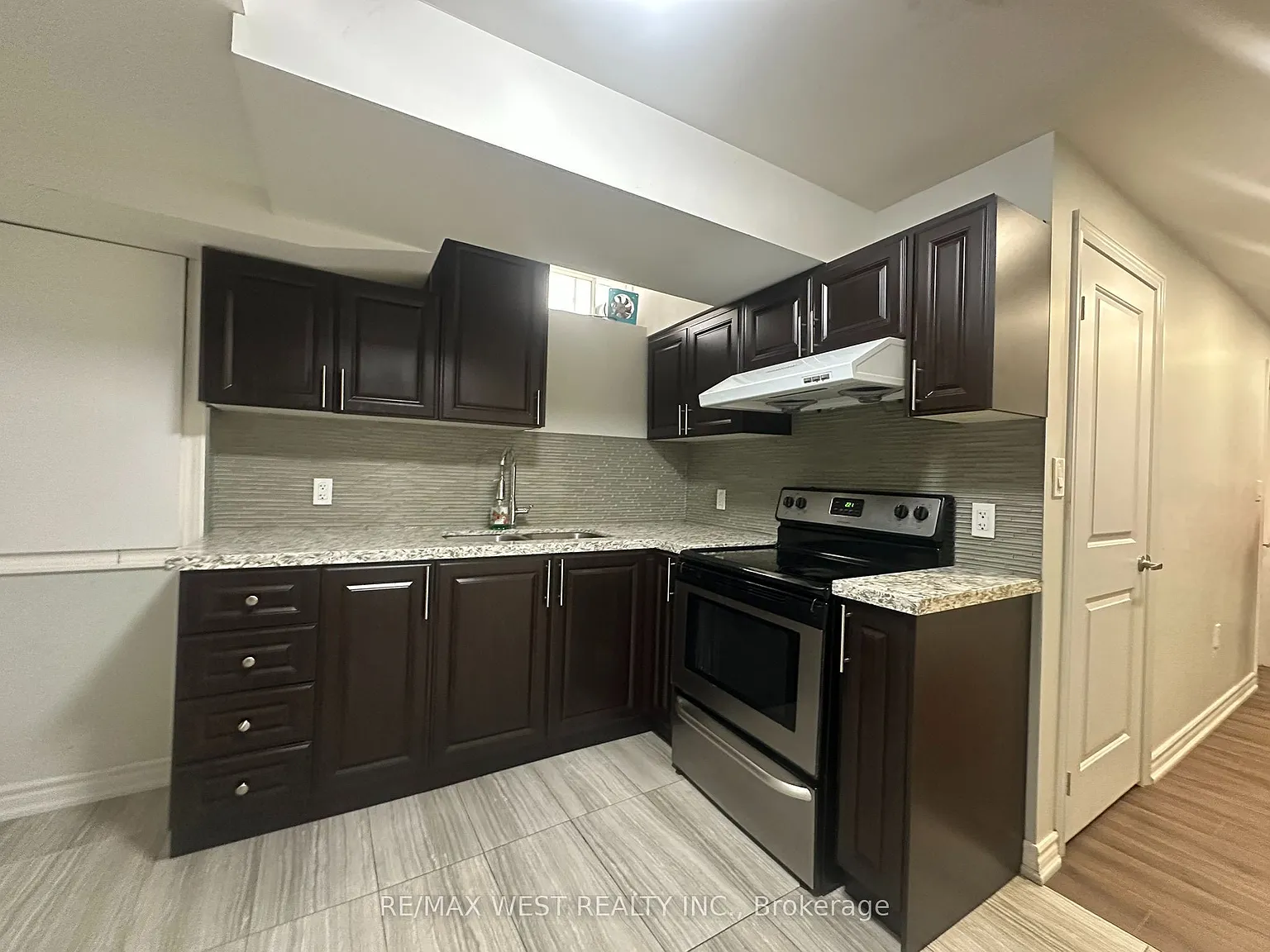 2 bed, $1,650 — Photo 2