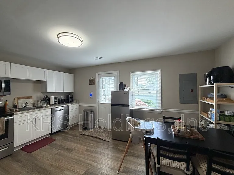 60 Sycamore Ave — Photo 4
