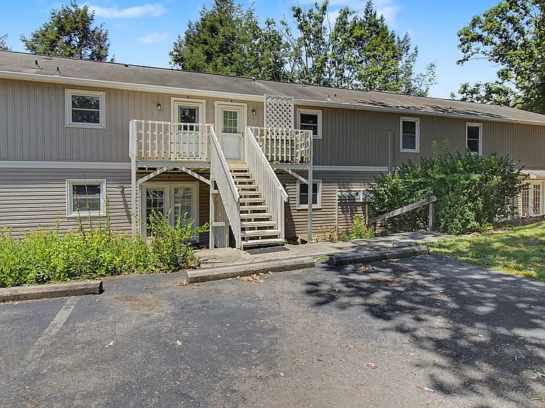 35 Hamburg Dr — Photo 28