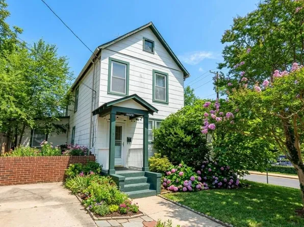 4232 Nicholson St, Hyattsville, MD 20781