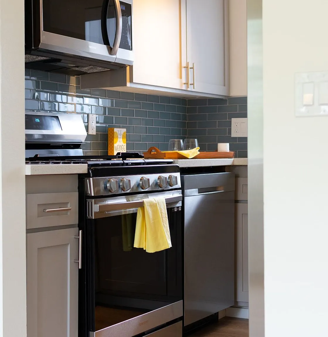 Tustin Palms Apartment Homes — Photo 3