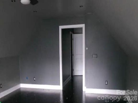 5th image of 4 Sterling Oaks Dr