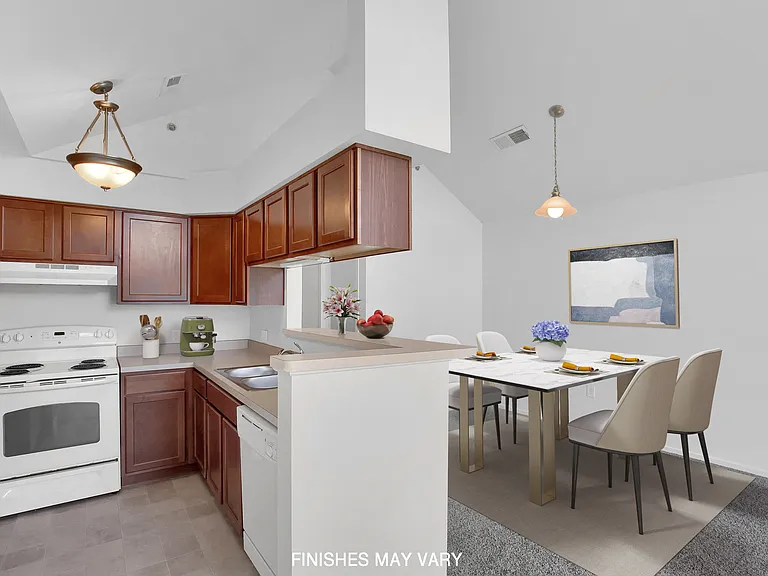 LakePointe Apartments — Photo 42