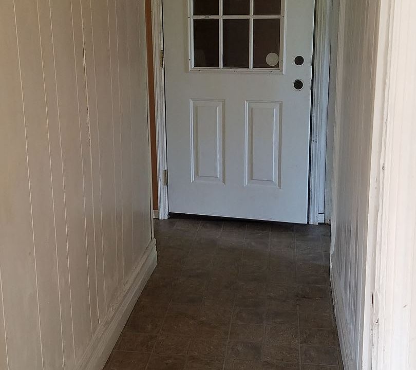 2nd image of 752 S Main St APT 3