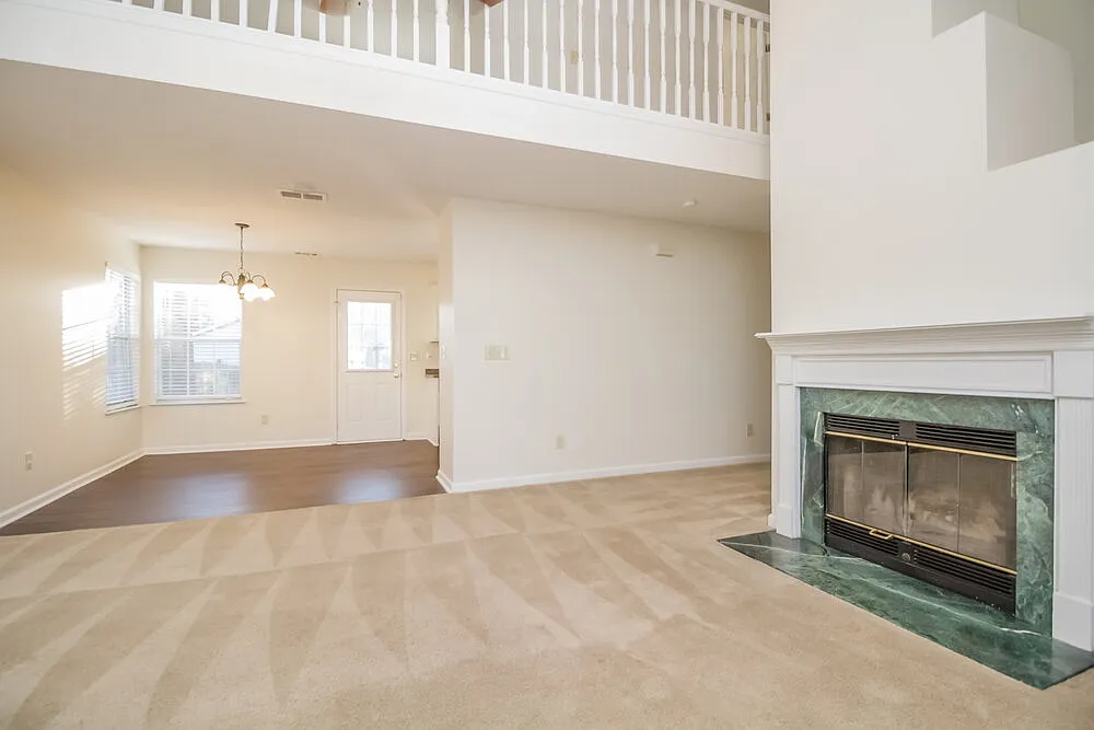3 bed, 2.5 bath, 1856 sqft, $2,195 — Photo 2