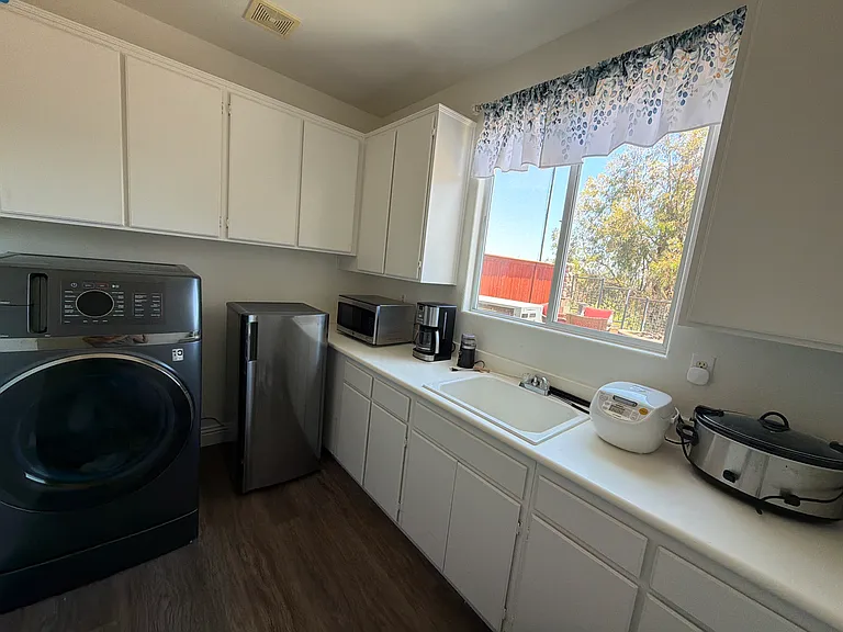 Crownview Ct — Photo 10