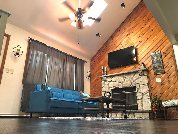 2nd image of 1325 Winding Way