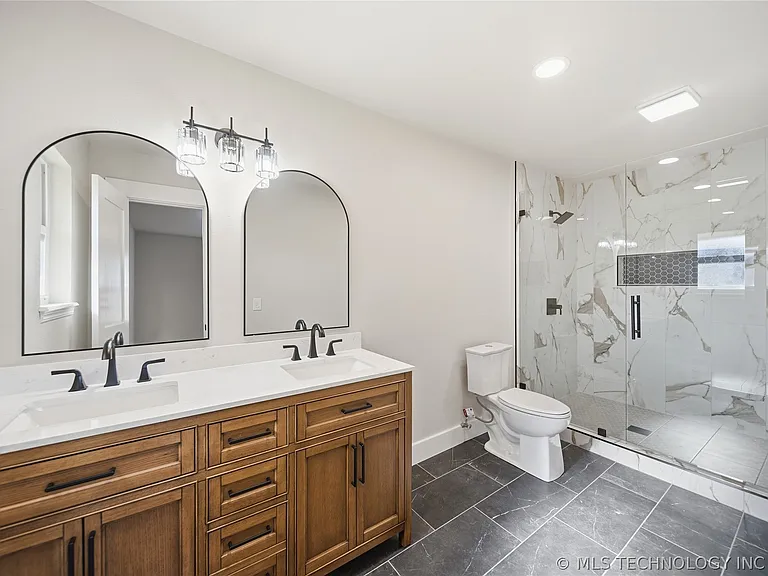 10714 S 86th East Cir — Photo 16