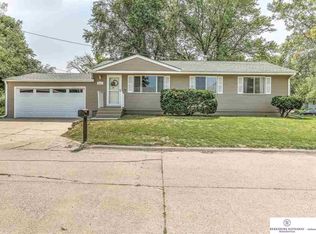 9117 Meredith Cir, Omaha, NE 68134