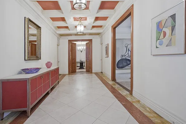 Sold by Sloane Square | media 13