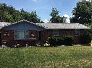 201 Virginia Dr, Ridge Farm, IL 61870