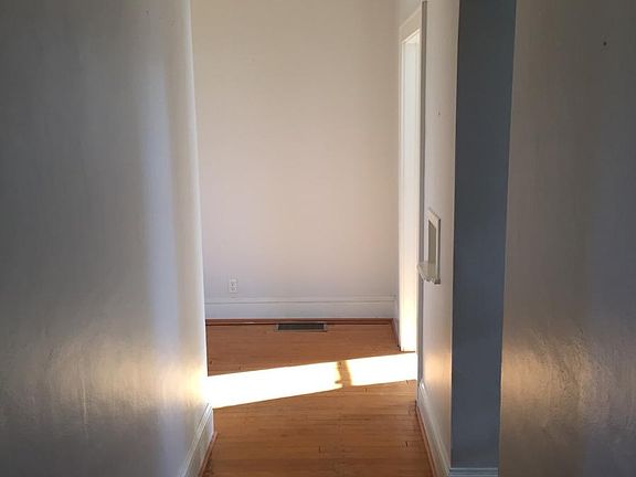 4th image of 2716 Brambleton Ave SW
