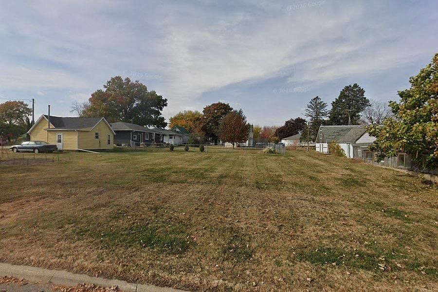 1st image of 705 1st St