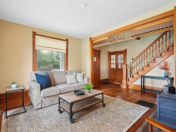 3rd image of 1308 Memorial Dr SE