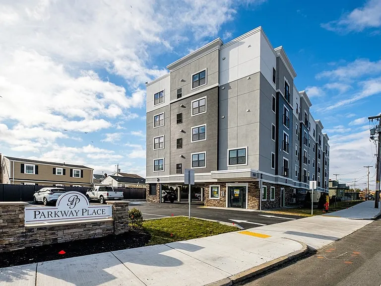 450 American Legion Hwy #304 — Photo 22