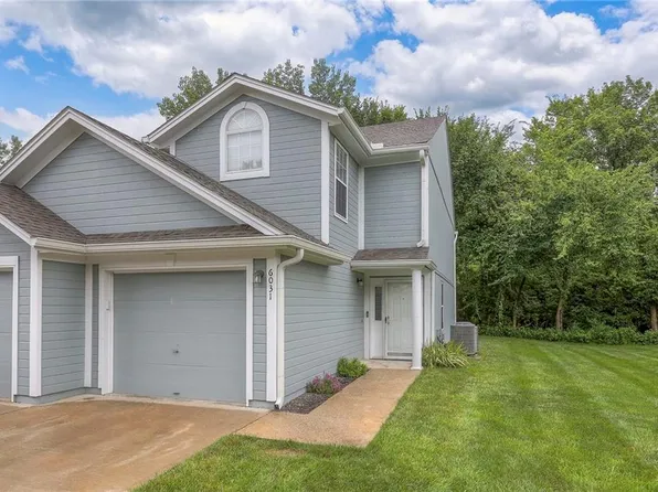 6031 NE Moonstone Dr, Lees Summit, MO 64064