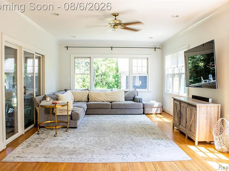1010 Kensington Ave — Photo 7