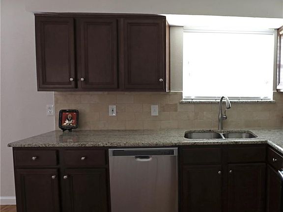 5th image of 3028 Hollandale Ln