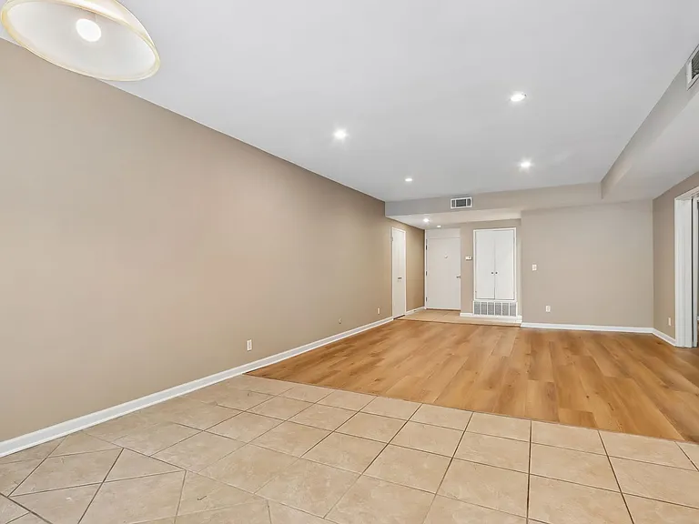 116 N Wetherly Dr — Photo 31