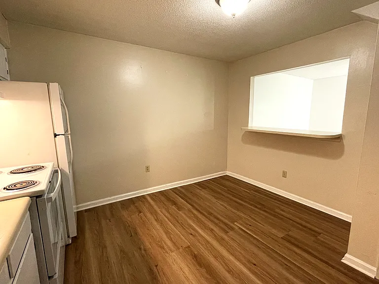 9048 Daisy Dallas Rd #B — Photo 3
