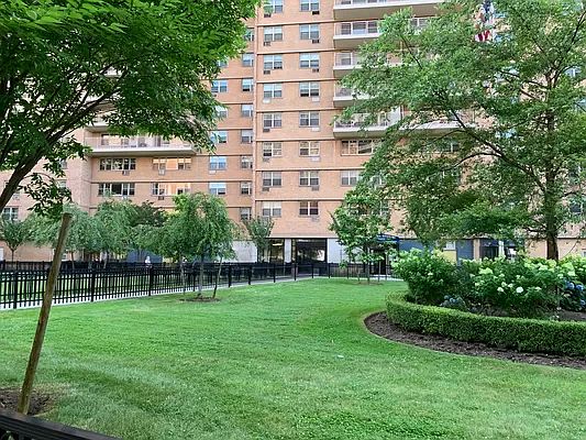 1st image of 2915 W 5th St APT 3E