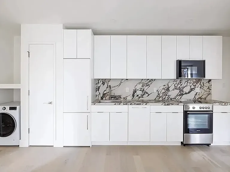 300 W 21st St #34 — Photo 1