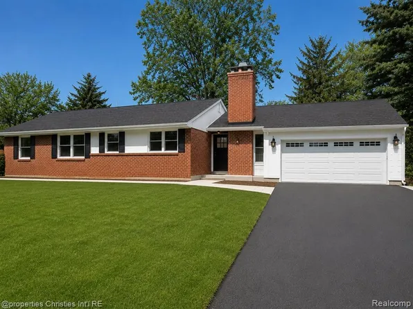6881 W Dartmoor Rd, West Bloomfield, MI 48322