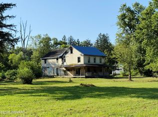 14 Cottage Ln, Mill Hall, PA 17751