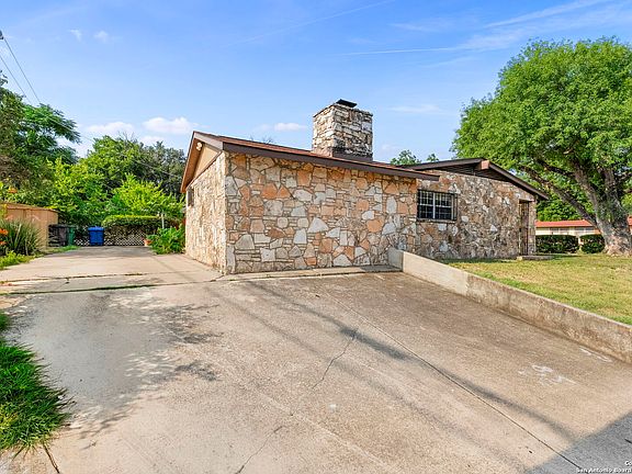 2nd image of 814 BROOKVIEW