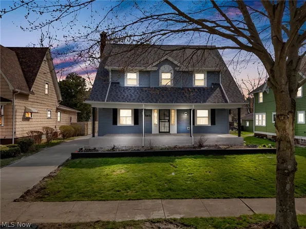 543 Sunset View Dr, Akron, OH 44320