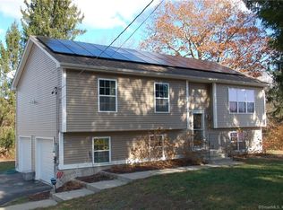 15 Fitch Hill Rd, Uncasville, CT 06382