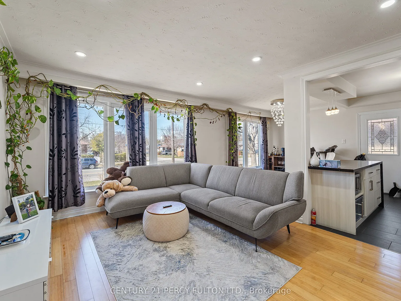 3 bed, $2,400 — Photo 4