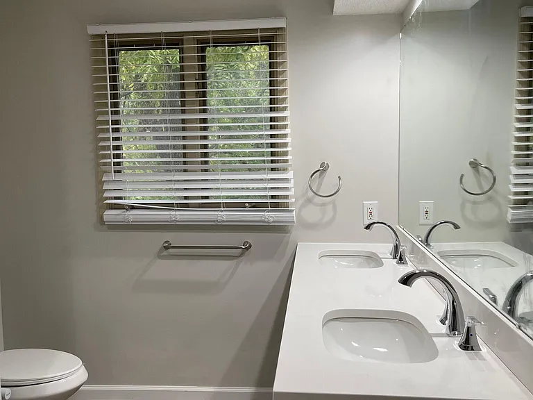 10605 W 108th Ter — Photo 22