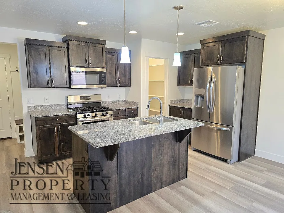 5848 S Challenger Way