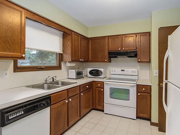 5th image of 128 Grandview Ave