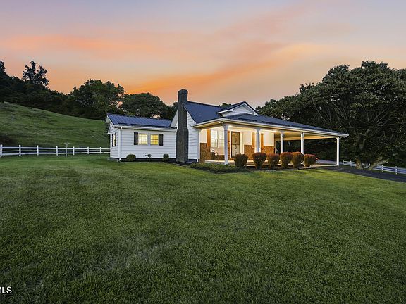4th image of 1115 Charity Hill Rd