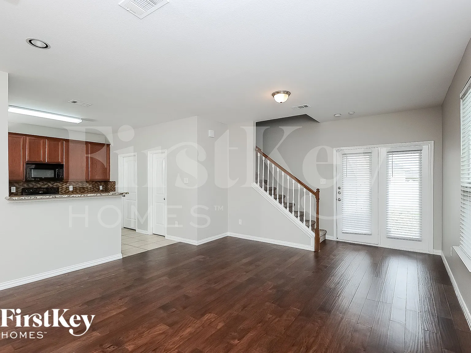 3 bed, 2.5 bath, 1940 sqft, $2,155 — Photo 3
