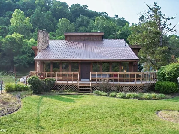 223 Autumn Run Rd, Bens Run, WV 26146