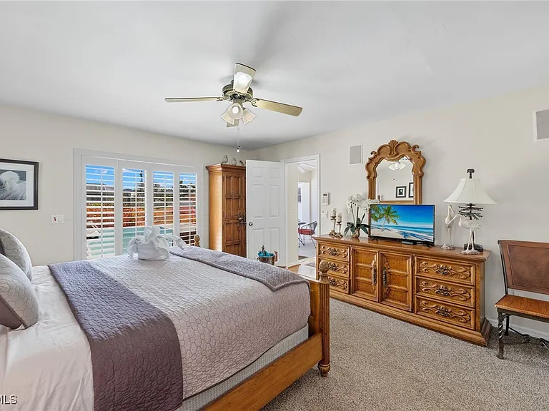 2305 SW 19th Pl — Photo 8