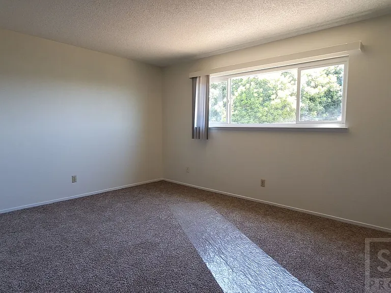812 Emerald Ct — Photo 23
