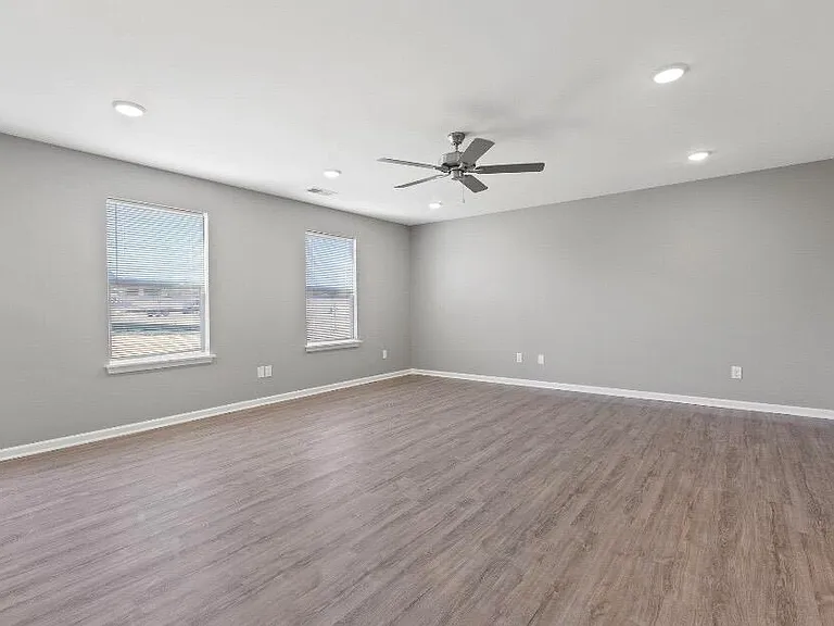 305 Krauss Dr — Photo 5