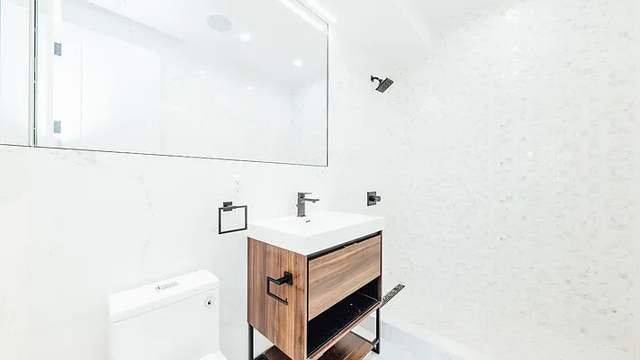 Rented by Nooklyn NYC LLC | media 23