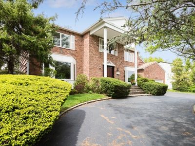 45 Woods Dr, Roslyn, NY, 11576