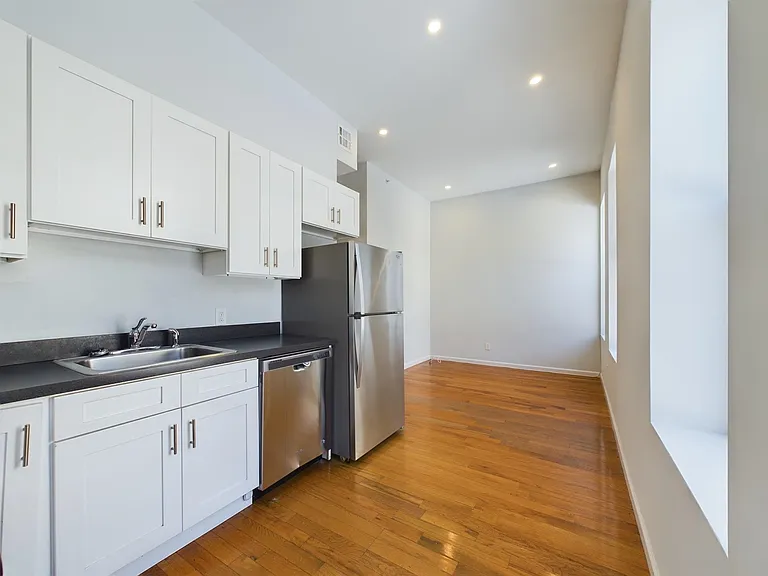 137 Monticello Ave #4 — Photo 7