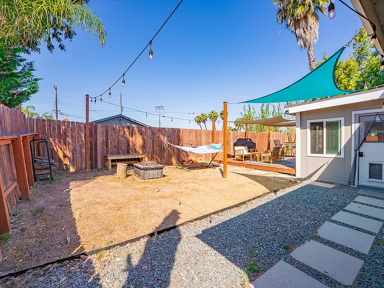 530 Kirtright St — Photo 42