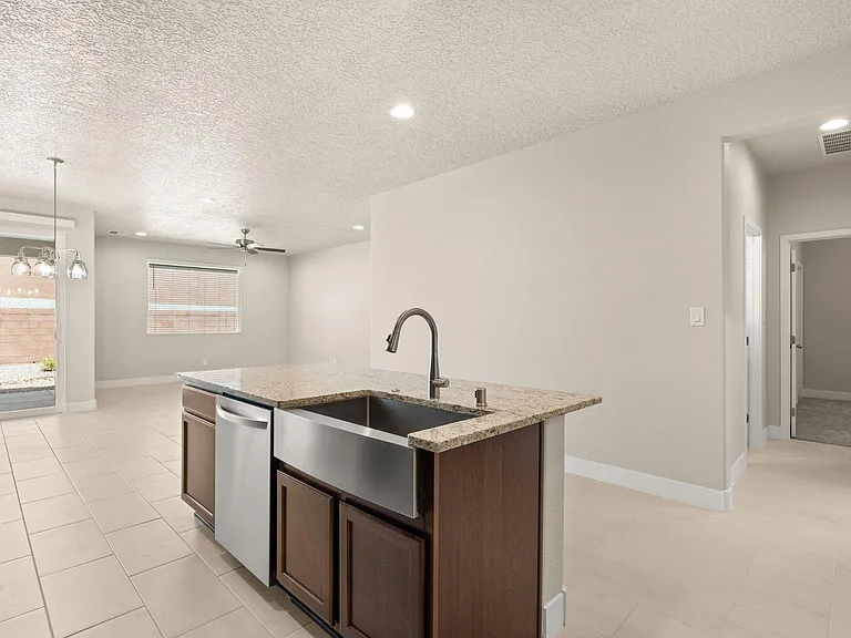 6801 Cleary Loop NE — Photo 6