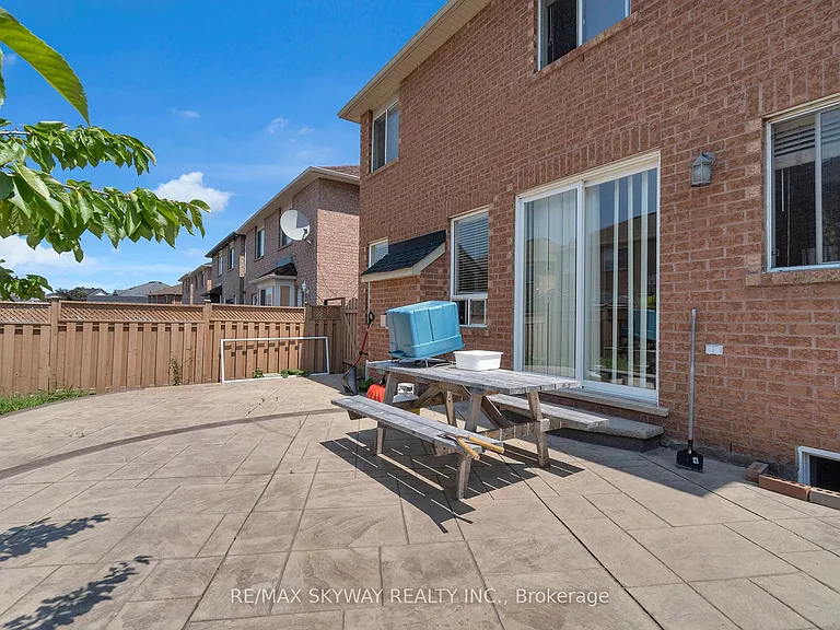 16 Raccoon St — Photo 50