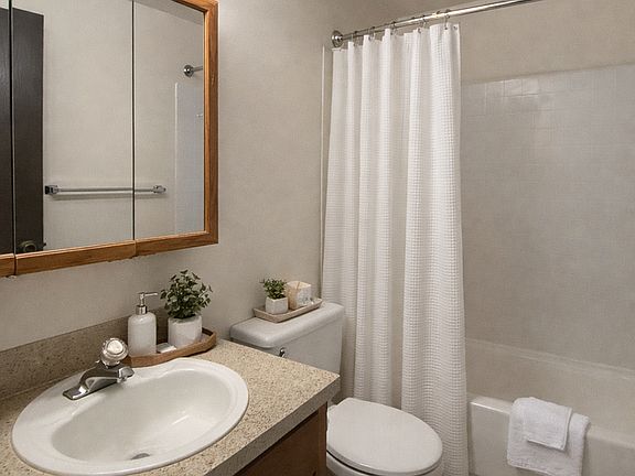 4th image of 1020 S 41st Ave APT 2